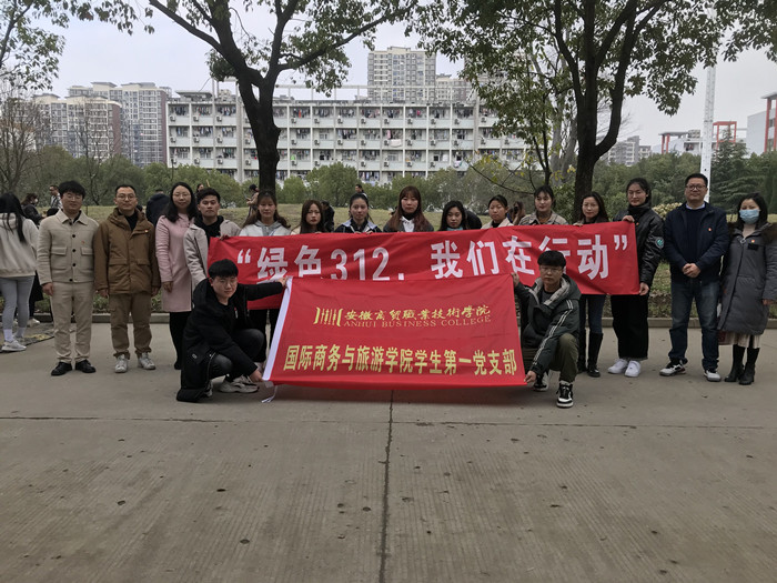 植树大合照.jpg